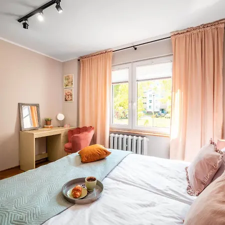 Wyjatkowy Przy Lesie By Renters アパート グディニャ